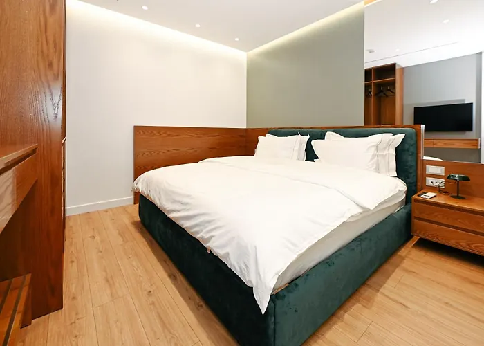 Wilson On The Bllok Hotel Tirana