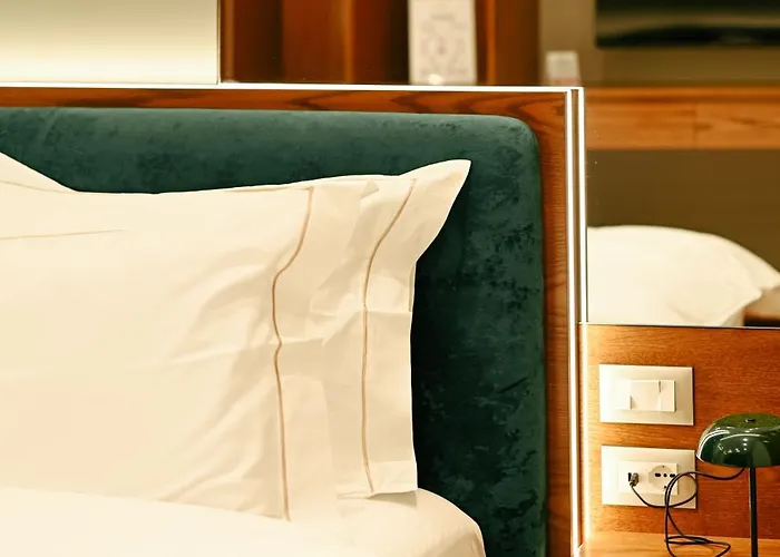 Wilson On The Bllok Tirana