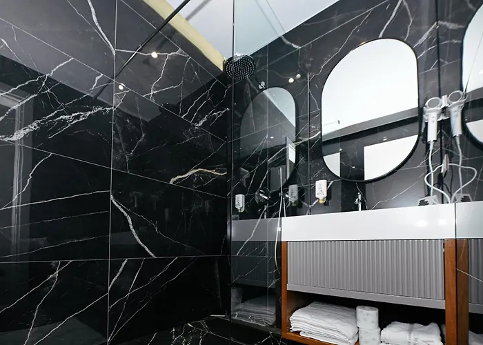 Wilson On The Bllok Hotel *