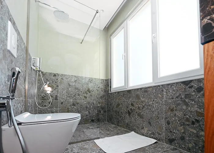 Wilson On The Bllok Hotel Tirana