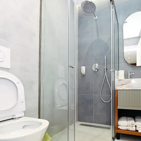 Wilson On The Bllok * تيرانا