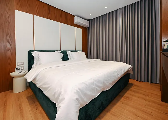 Wilson On The Bllok Tirana